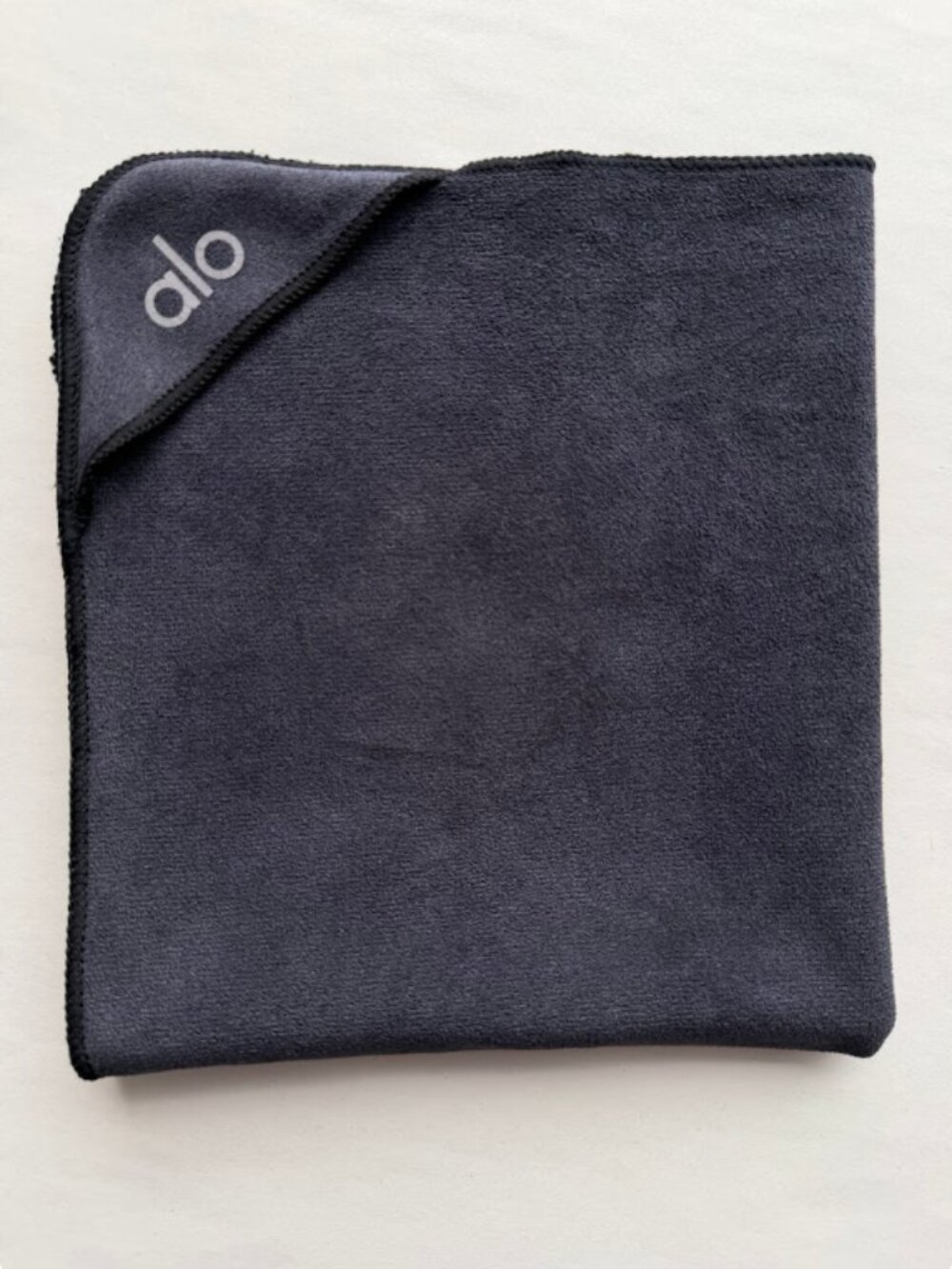 Alo Yoga Performance No Sweat Hand Towel Charcoal Gray Eclipse Black Pocket